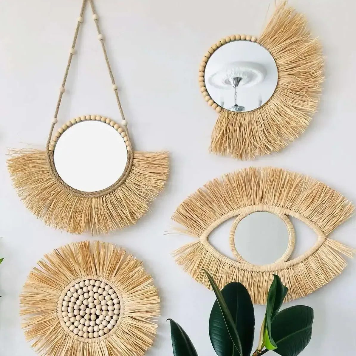Suspension miroir en paille et perles bois relief – Image 3
