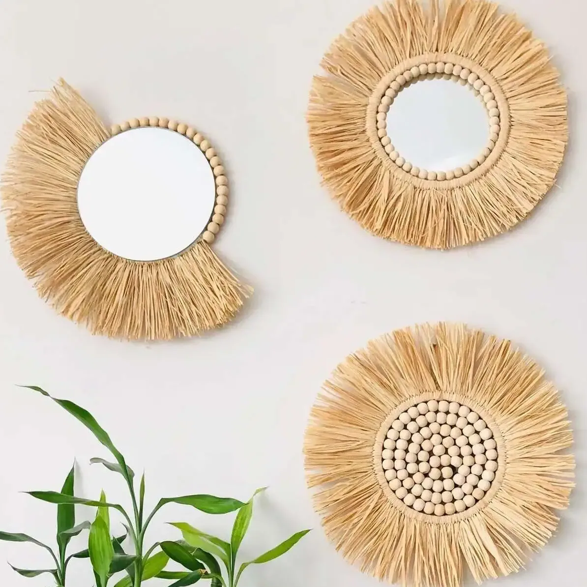 Suspension miroir en paille et perles bois relief – Image 4
