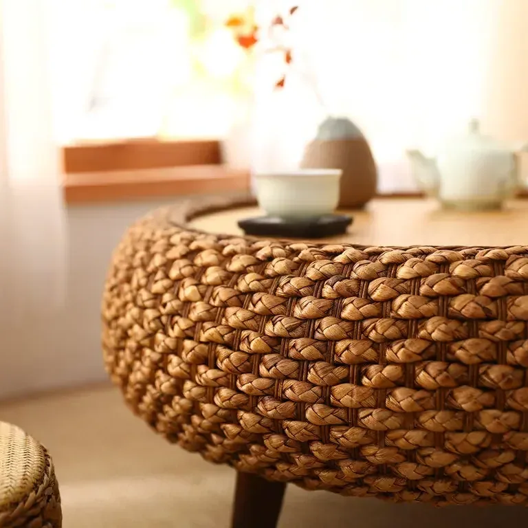 Table basse ronde en rotin tissé à la main avec rangement – Image 3