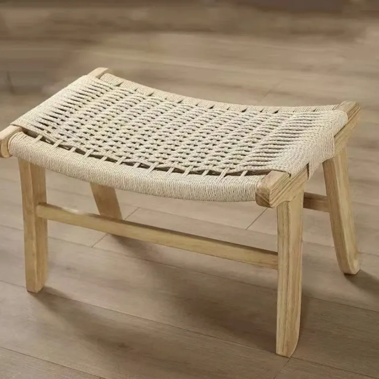 Tabouret bas tissé en bois massif et rotin – Image 2