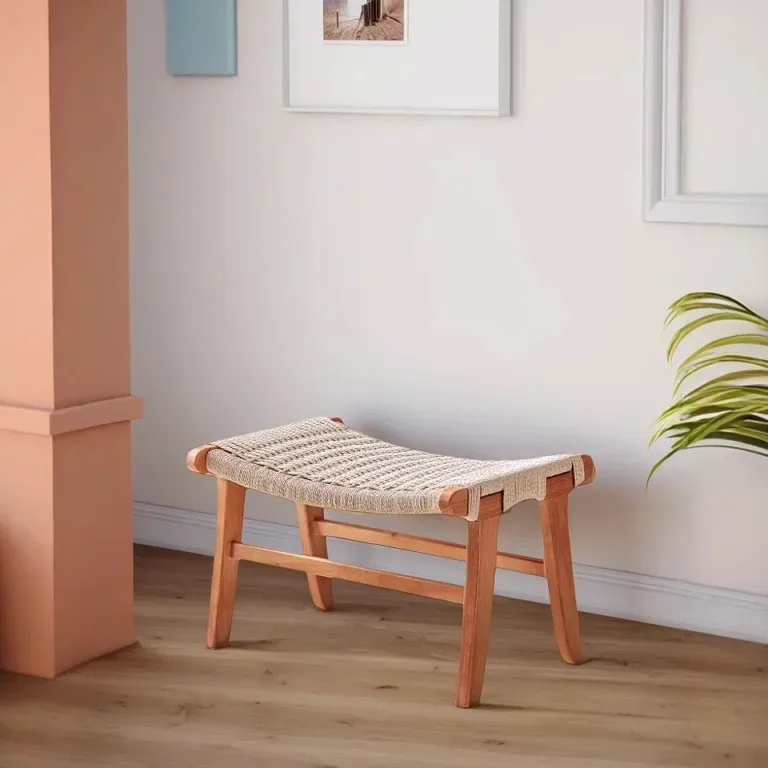 Tabouret bas tissé en bois massif et rotin – Image 4