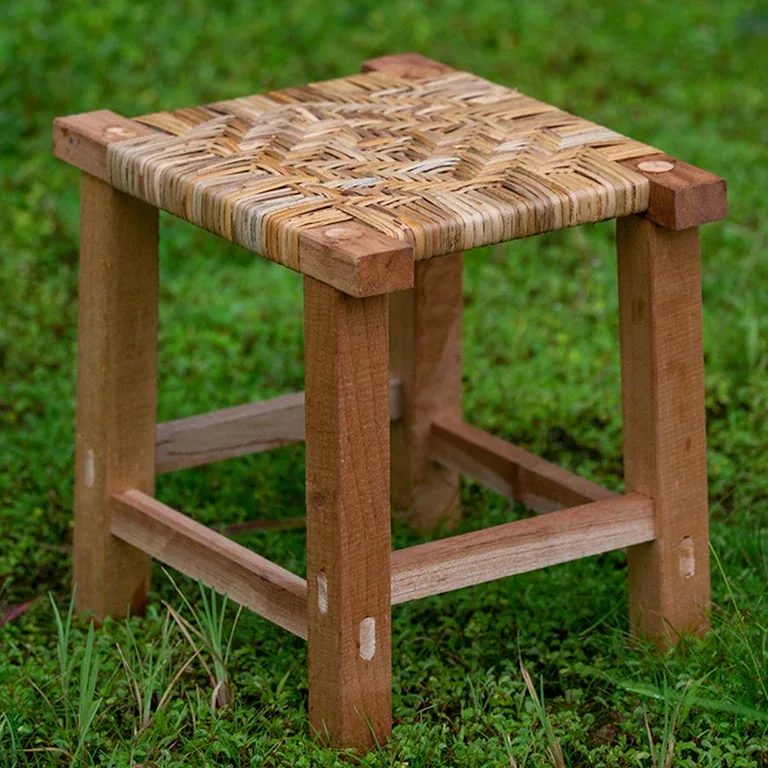 Tabouret carré en rotin naturel fait main – Image 3