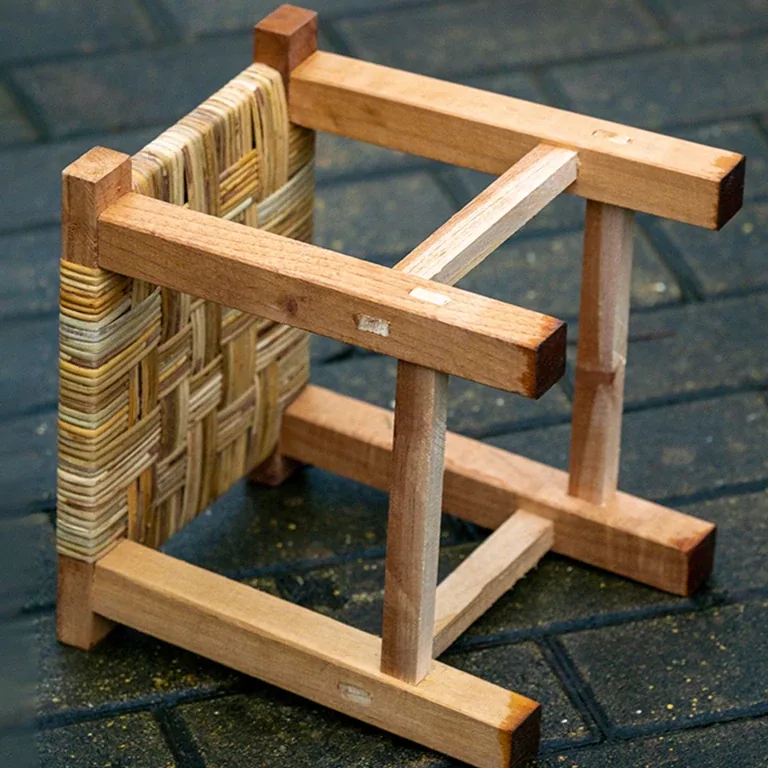 Tabouret carré en rotin naturel fait main – Image 4