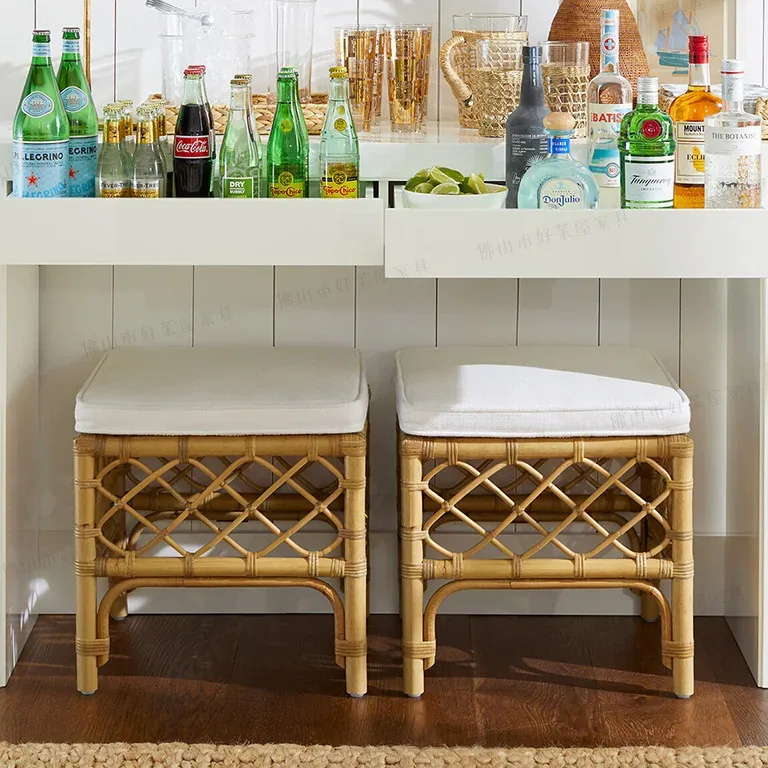 Tabouret carré en rotin naturel pour entrée ou dressing – Image 3