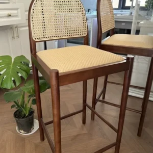 Tabouret de bar en rotin avec pieds bois