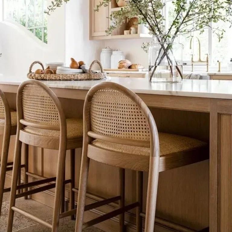 Tabouret de bar en rotin avec pieds bois – Image 4