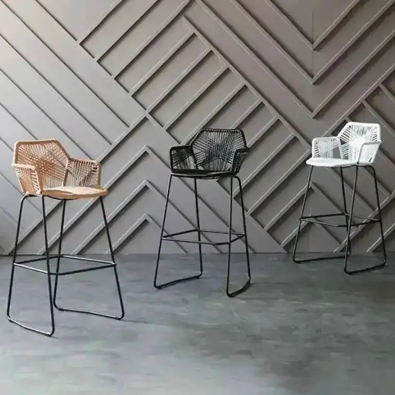 Tabouret de bar moderne dossier rotin et métal – Image 2