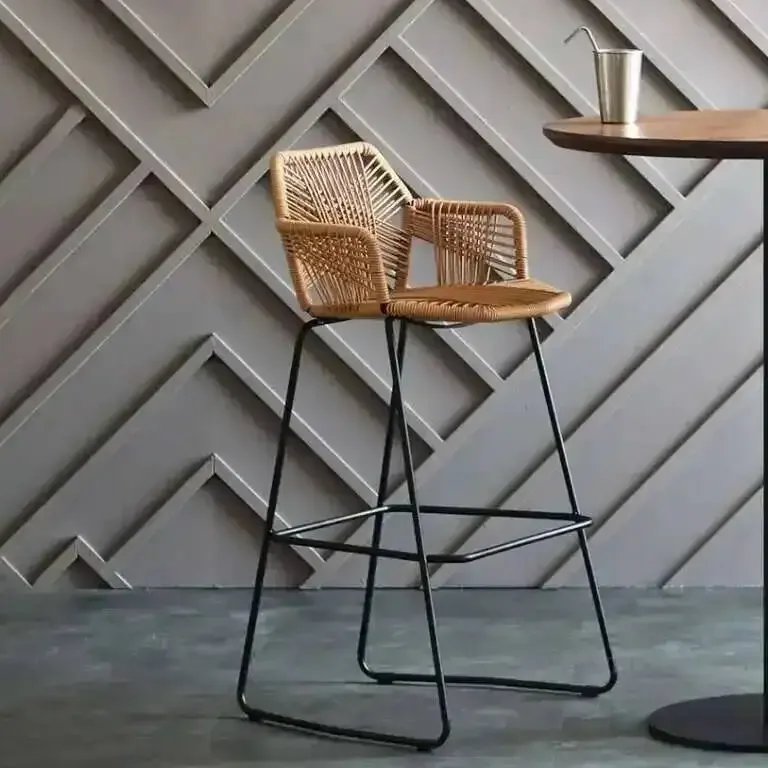 Tabouret de bar moderne dossier rotin et métal – Image 4