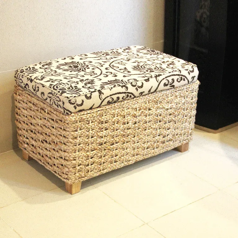 Tabouret Proxy en rotin tressé et métal, assise rembourrée