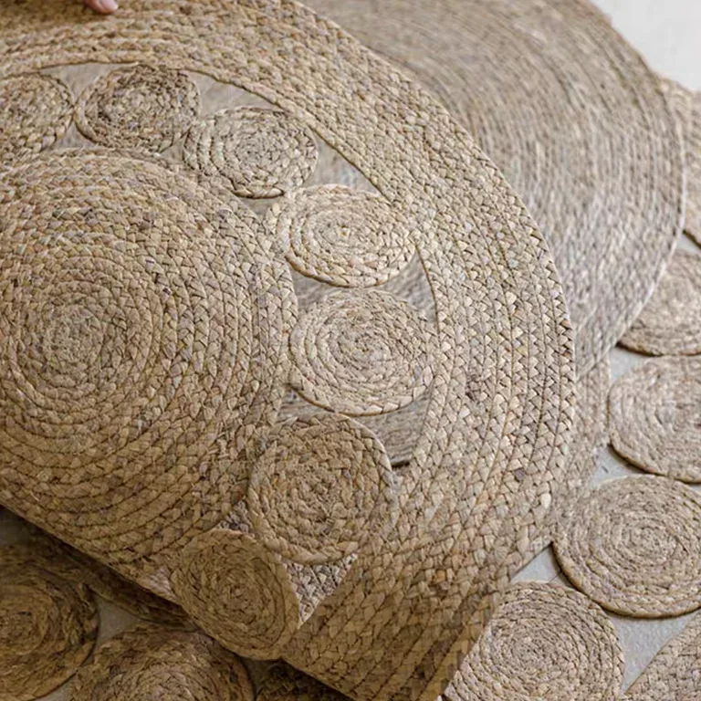Tapis rond tissé en rotin naturel et polymère – Image 4