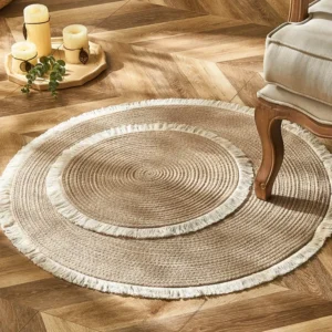 Tapis rond tressé en rotin naturel avec pompons