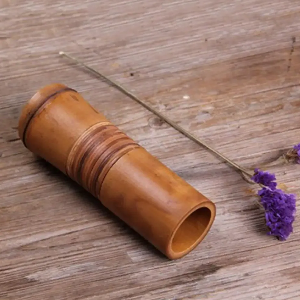 Vase de table en rotin japonisant en forme de fleur – Image 2