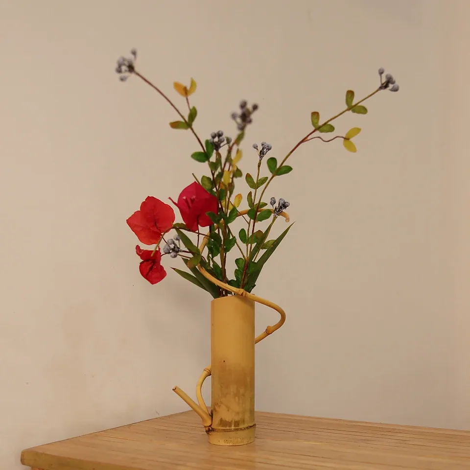 Vase décoratif en bambou naturel spiralé S – Image 3