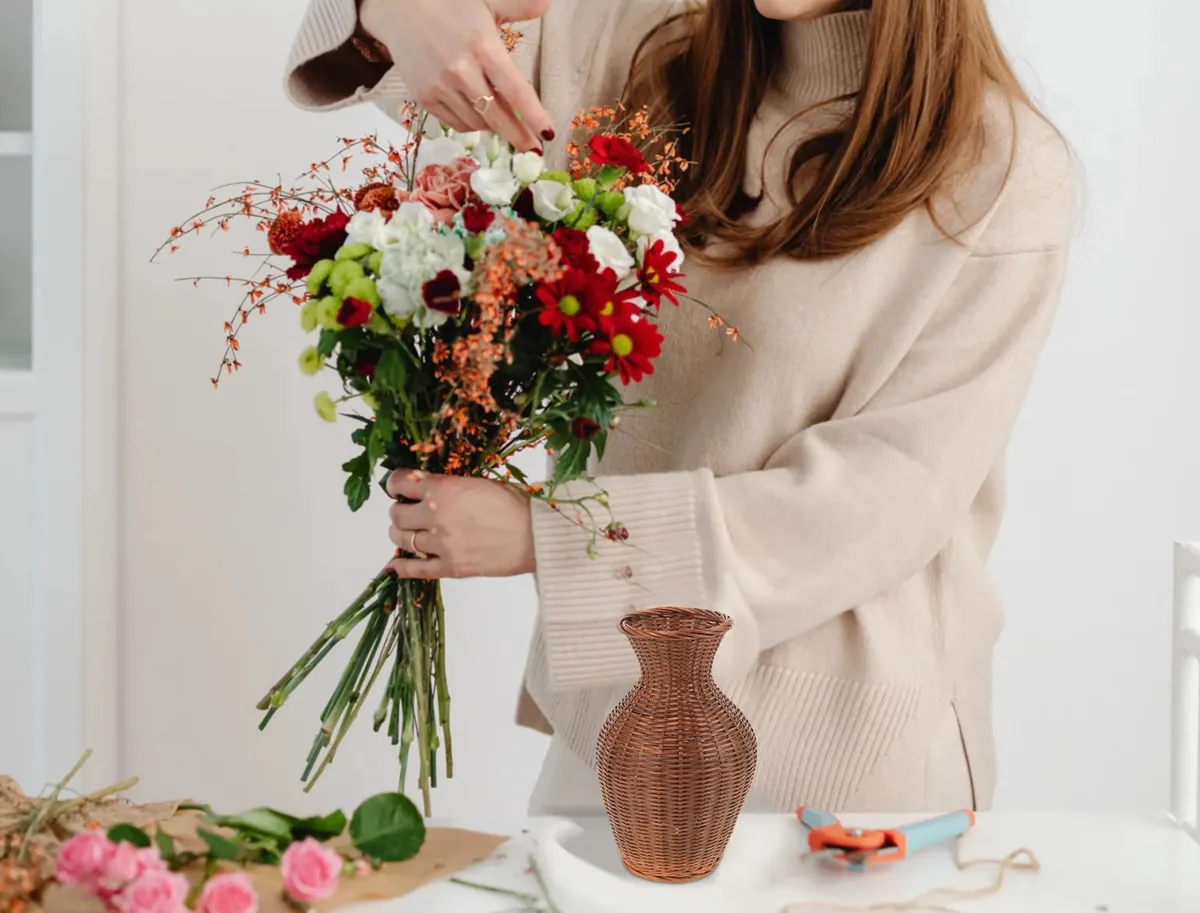 Vase en bambou tressé pour fleurs séchées – Image 2