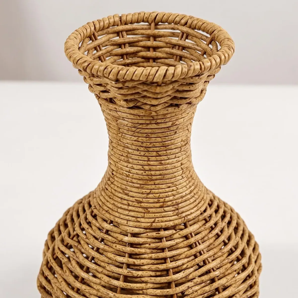 Vase en rotin rustique pour étagères et café – Image 5