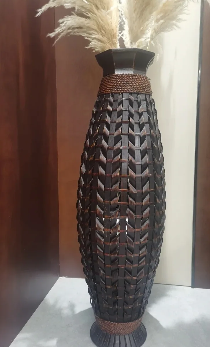 Vase sol en rotin tressé style rotin vintage