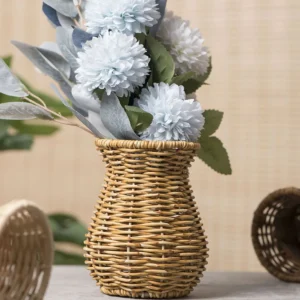 Vase tissé en rotin pour fleurs séchées