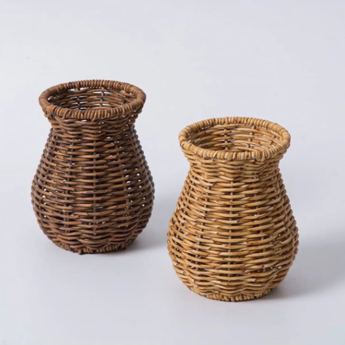 Vase tissé en rotin pour fleurs séchées – Image 2