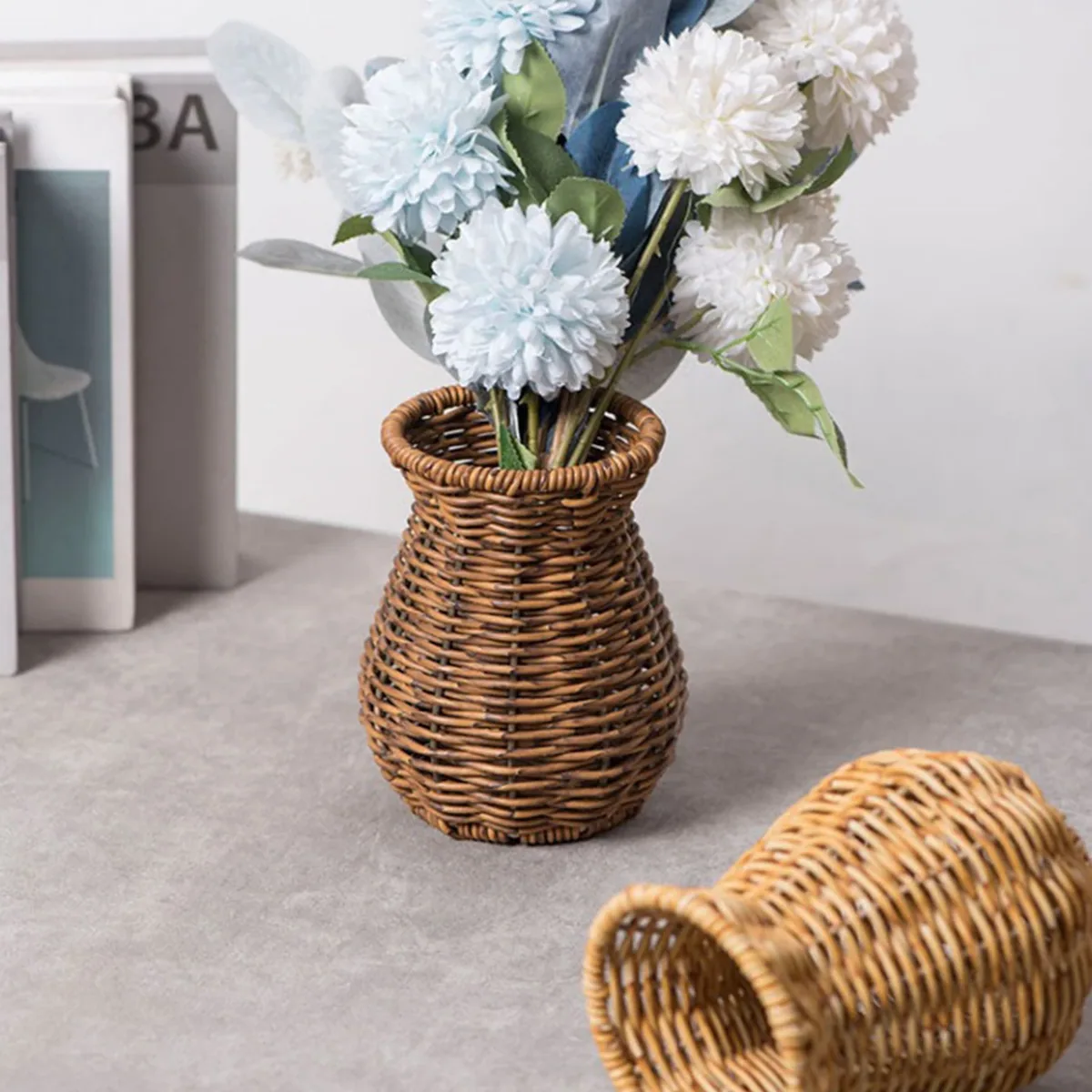 Vase tissé en rotin pour fleurs séchées – Image 4